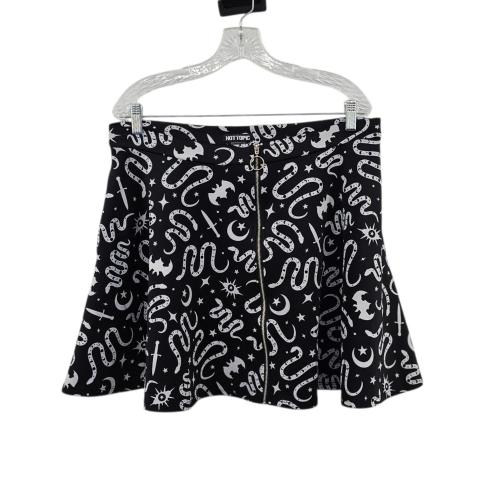 Hot Topic Black Goth Celestial Skater Skirt - Snakes, Moons & Bats - Plus Size 1